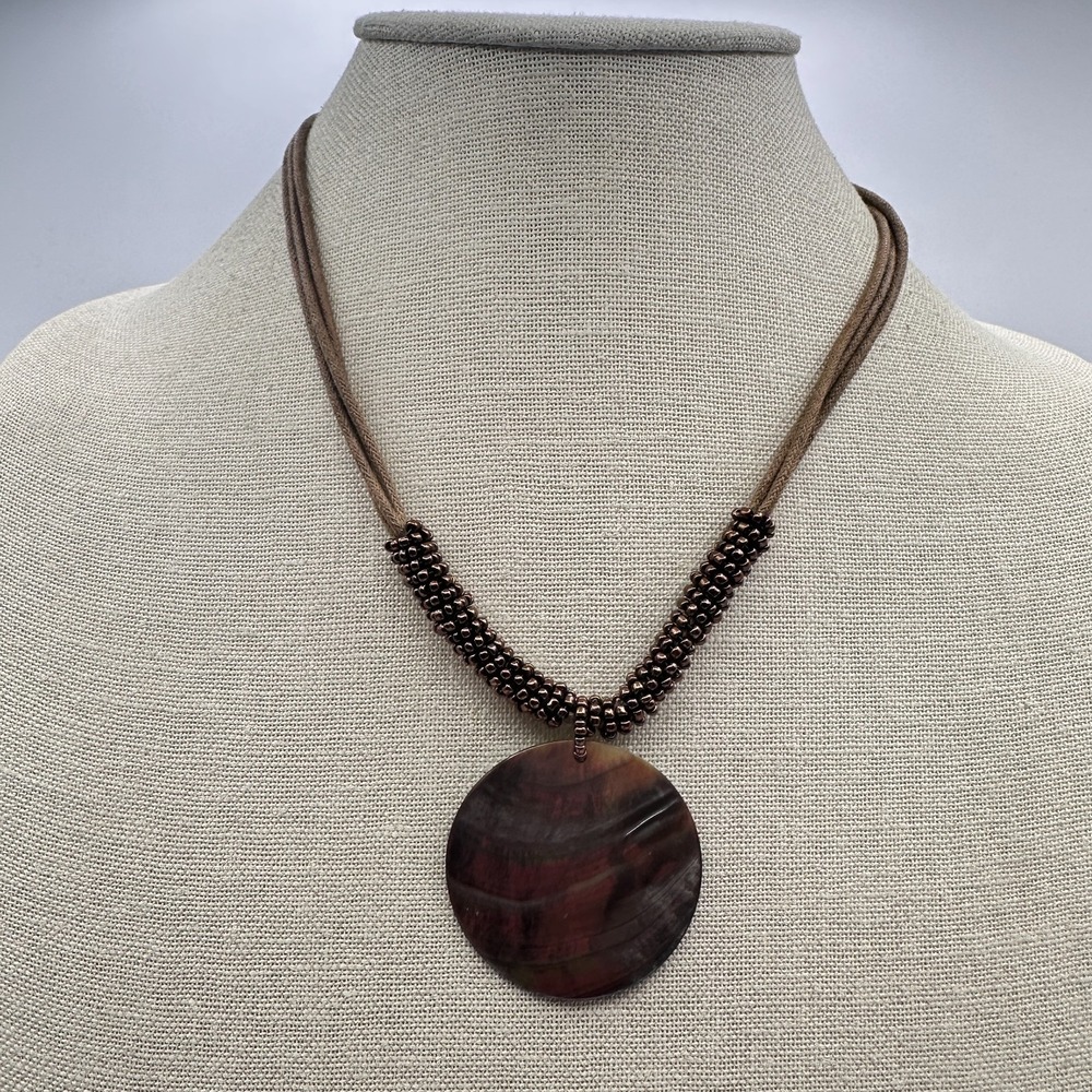 Vintage 90s Mother of Pearl Shell Pendant Cord Necklace Women's Fashion Jewelry